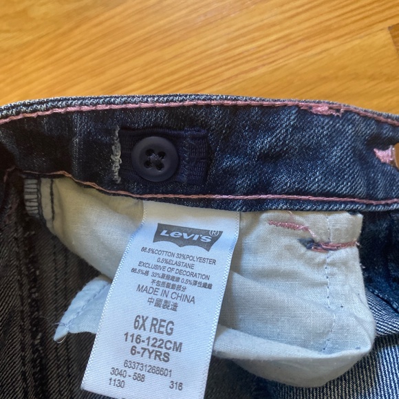 Levi’s girls boot cut jean with pink stitching - Picture 5 of 9